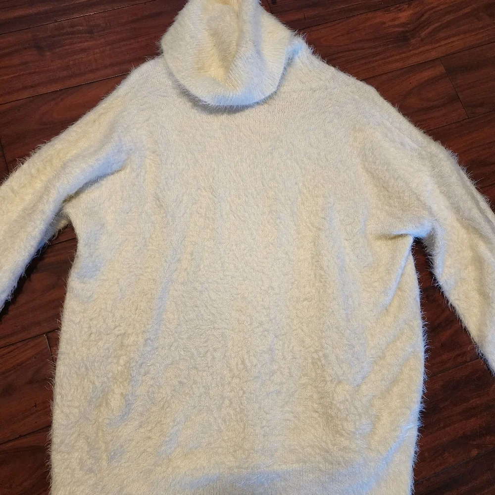 Show Me Your MuMu Soft White Turtleneck Sweater - Picture 4 of 7